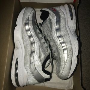 Nike Air Max 95 Silver Size 7Y/ 8.5W
